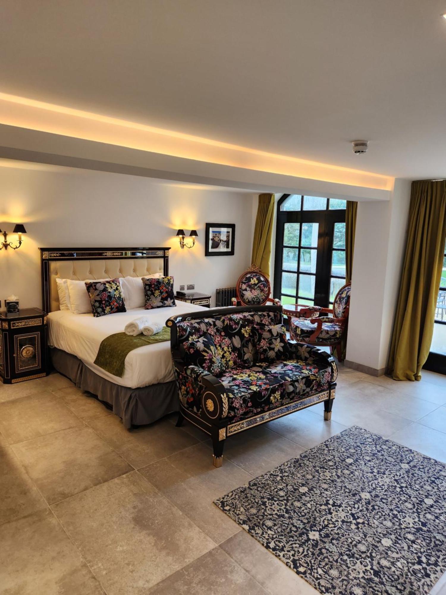 Weston Manor Hotel Εξωτερικό φωτογραφία